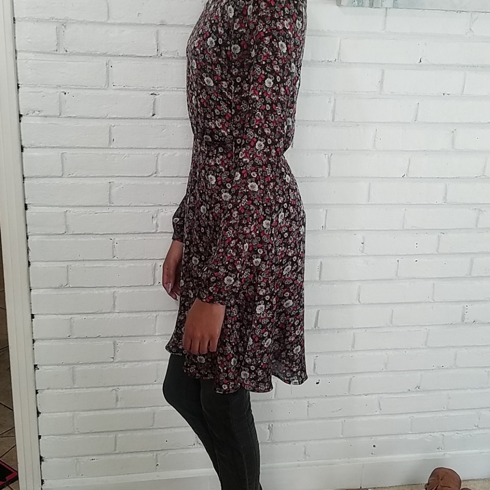 🌸LAST CHANCE! FOREVER 21 FLORAL DRESS🥀 - Picture 3 of 5